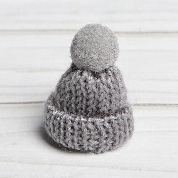 Шапка для игрушек вязанная с помпоном, 1 шт, цвет серый  3566973 — PalitraMastera