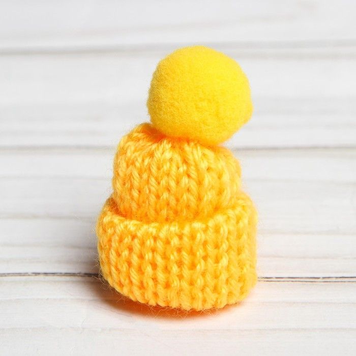 Шапка для игрушек вязанная с помпоном, 1 шт, цвет желтый  3566974 — PalitraMastera