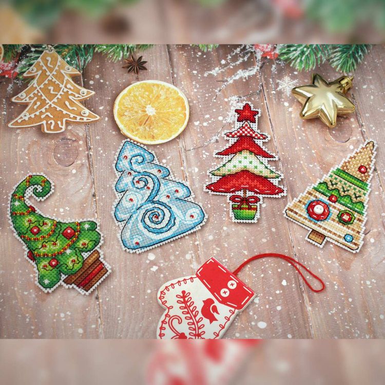 Р-316 Набор для вышивания на пластиковой канве МП Студия 'Новогодние красавицы. Магниты' 9*6см — PalitraMastera