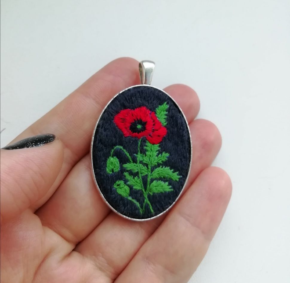Кулон с маком фото 1 — PalitraMastera