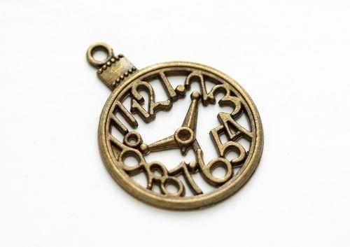 из набора металлических подвесок ЧАСИКИ С ЦИФРАМИ 29*39мм, 1шт SCB 25011549 — PalitraMastera