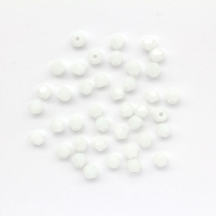 Бусины стеклянные 4*4мм, Z-439, 40шт/уп (822 белый) — PalitraMastera