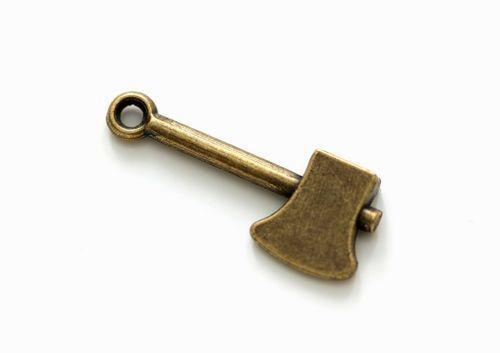 из набора металлических подвесок ТОПОР медь 8*28мм, 1шт фото 1 — PalitraMastera