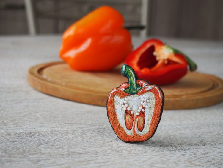 Брошь-вышивка ПЕРЧИК — PalitraMastera