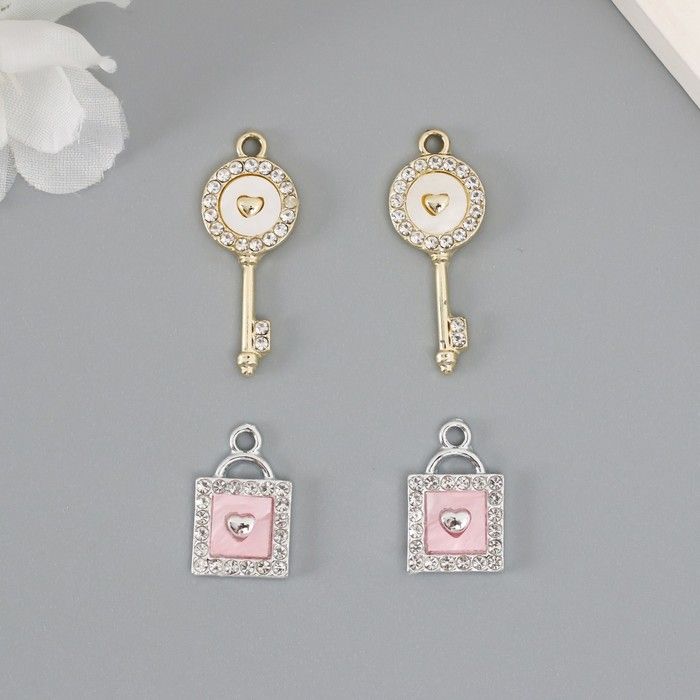 Декор для творчества металл, стразы "Ключик и замочек с сердцем" набор 2 шт 2,2х1,2 см  10225554 фото 1 — PalitraMastera