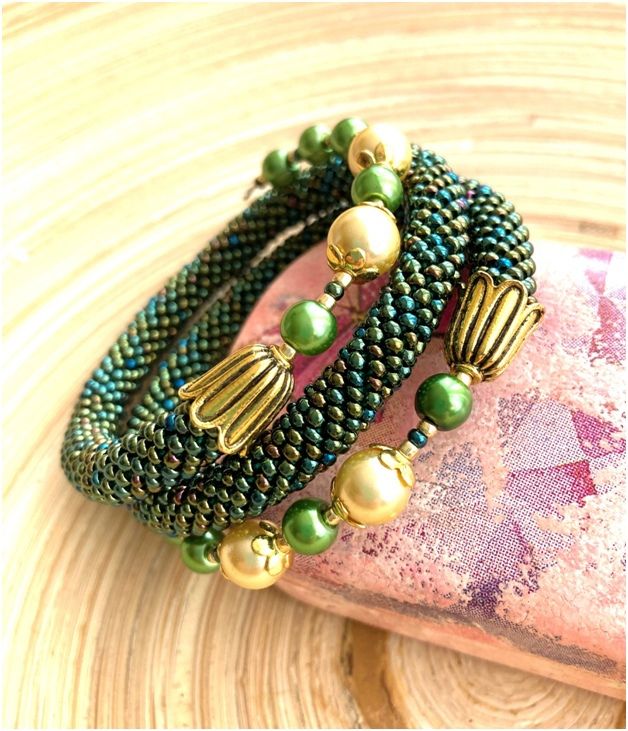 Браслет на проволоке (зеленый) фото 1 — PalitraMastera