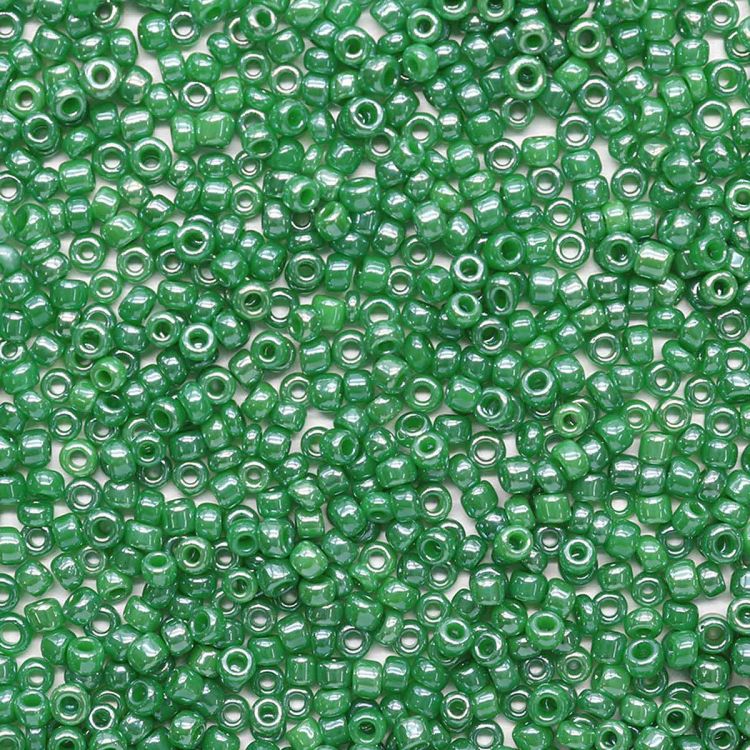 Бисер Астра 11/0, 20г (127 св.зеленый/непрозр.глянцевый) — PalitraMastera