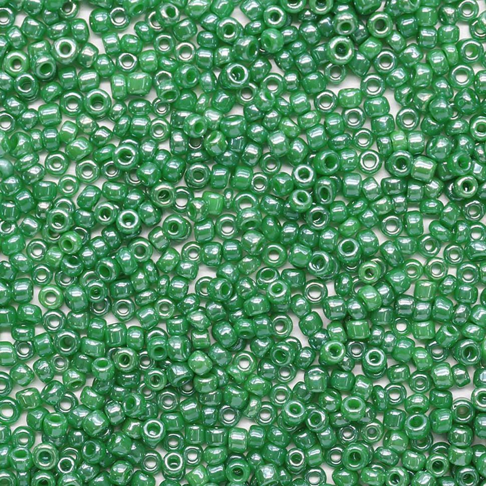 Бисер Астра 11/0, 20г (127 св.зеленый/непрозр.глянцевый) фото 1 — PalitraMastera