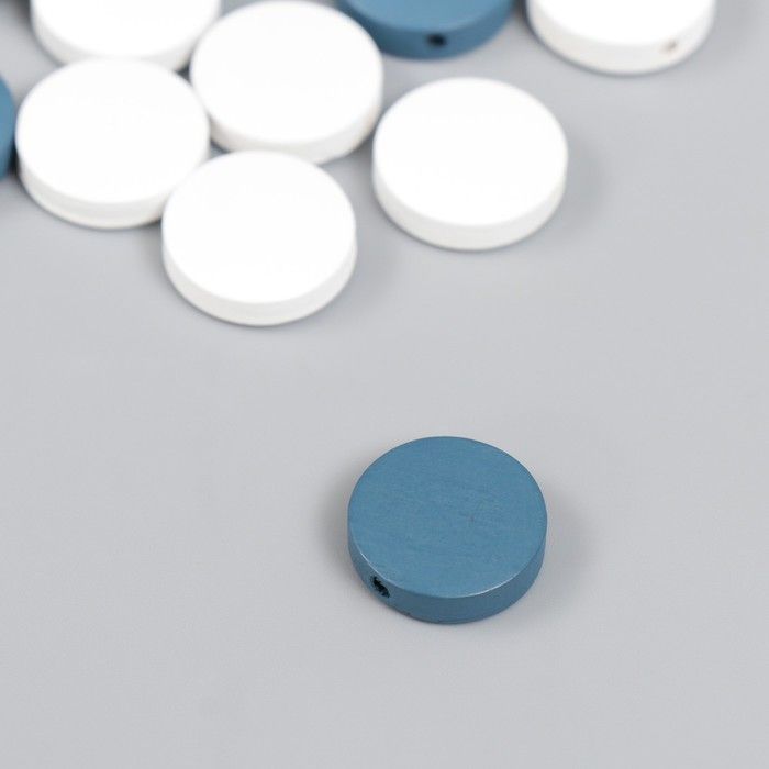 Бусины для творчества дерево "Плоский круг" набор 20 шт белый, серо-синий 0,4х1,5х1,5 см  7829714 &mdash; PalitraMastera