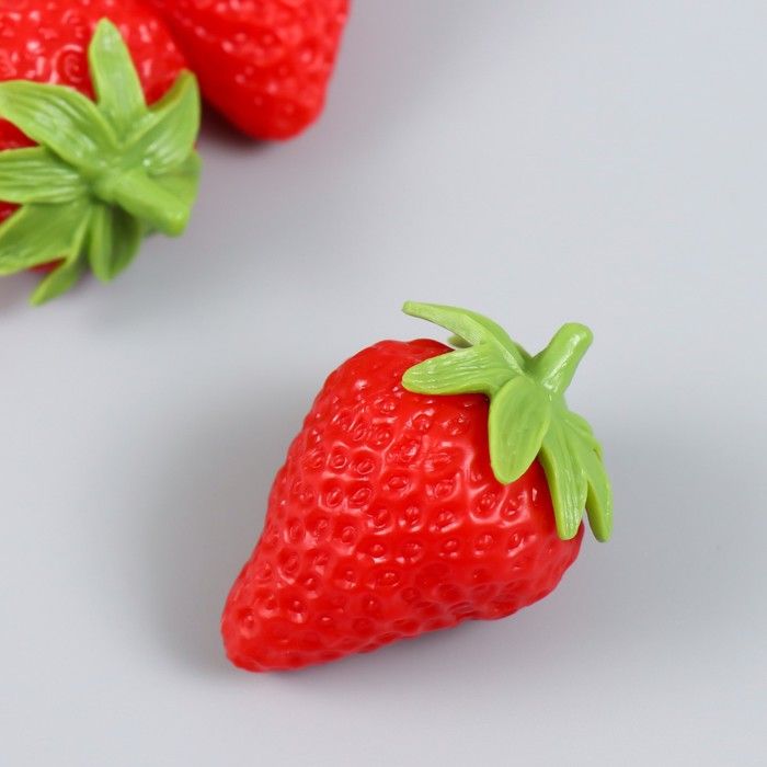 Декор для творчества PVC &quot;Клубника с листиками&quot; 4х2,8х2,8 см  9364309 — PalitraMastera