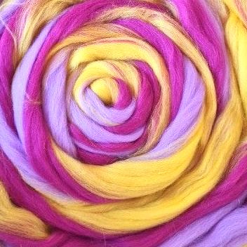 ГРЕБЕННАЯ ЛЕНТА   П.ТОНКАЯ ШЕРСТЬ (1509-Мультиколор (жёлтый/св.фиалка/т.цикламен)) — PalitraMastera