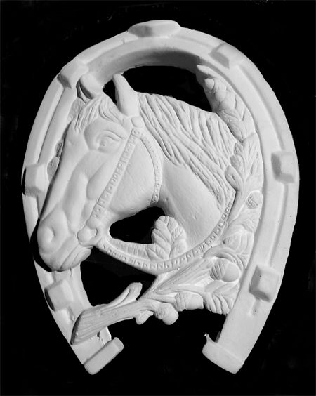 Основа  подкова лошадь, гипс (арт.40-411)--- фото 1 &mdash; PalitraMastera